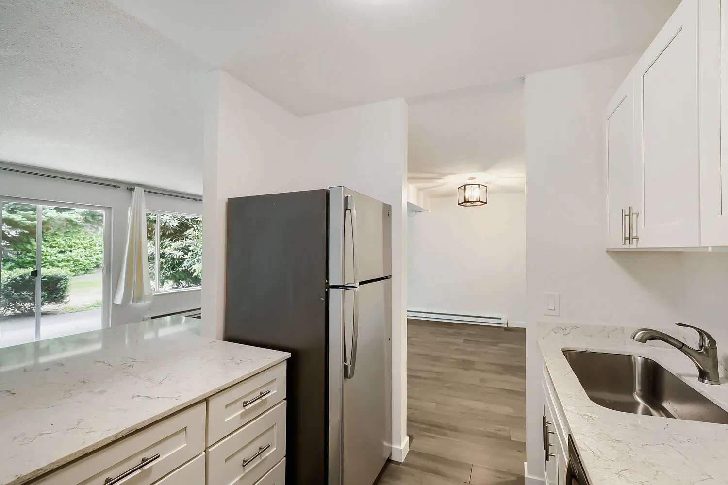 2 bed, 866 sqft, $2,100 — Photo 4