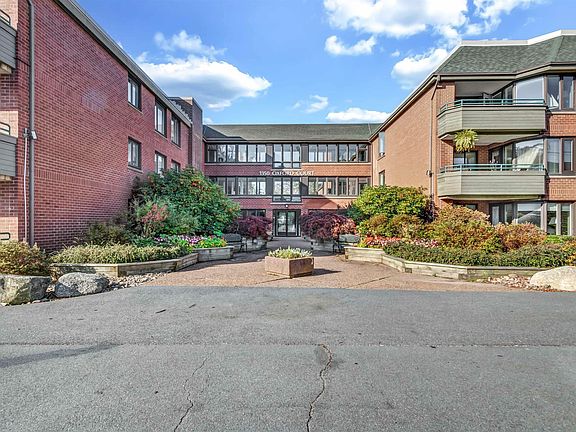 2nd image of 1350 Oxford St #305