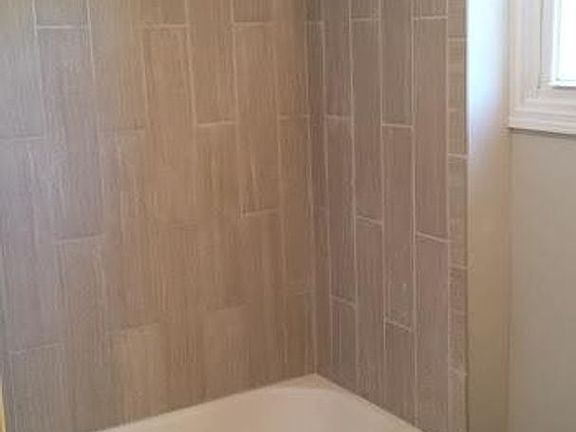 4th image of 138-140 Pawling Ave #2