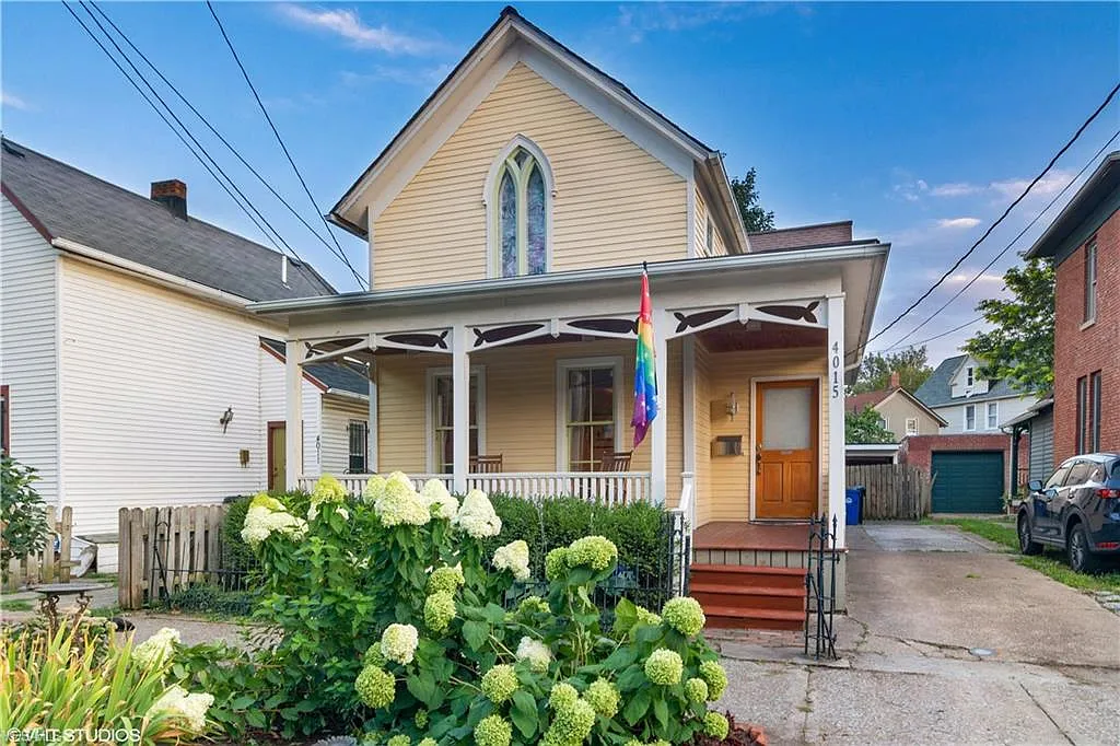 4015 Woodbine Ave photo 1