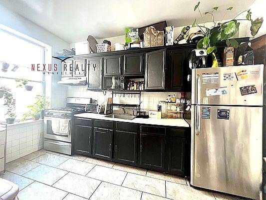 2nd image of 2119 35th St Floor 2