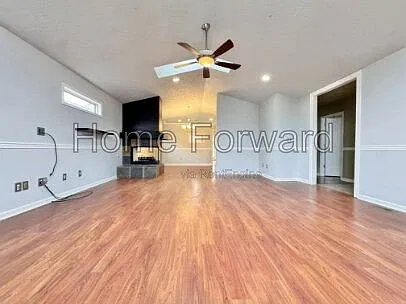 3 bed, 3.0 bath, 2706 sqft, $1,995 — Photo 3