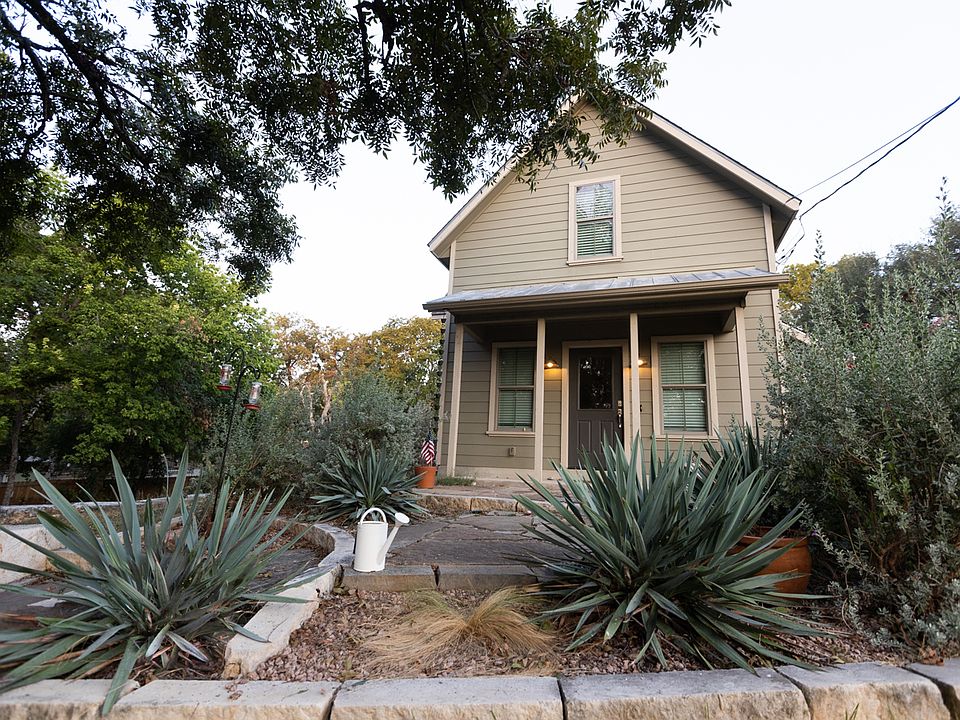 1st image of 809 Josephine St
