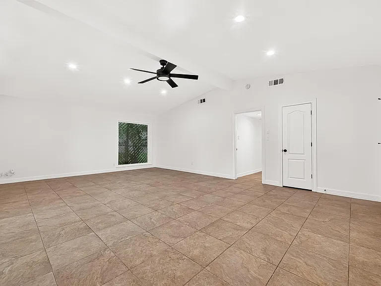 5422 Hummingbird St — Photo 15