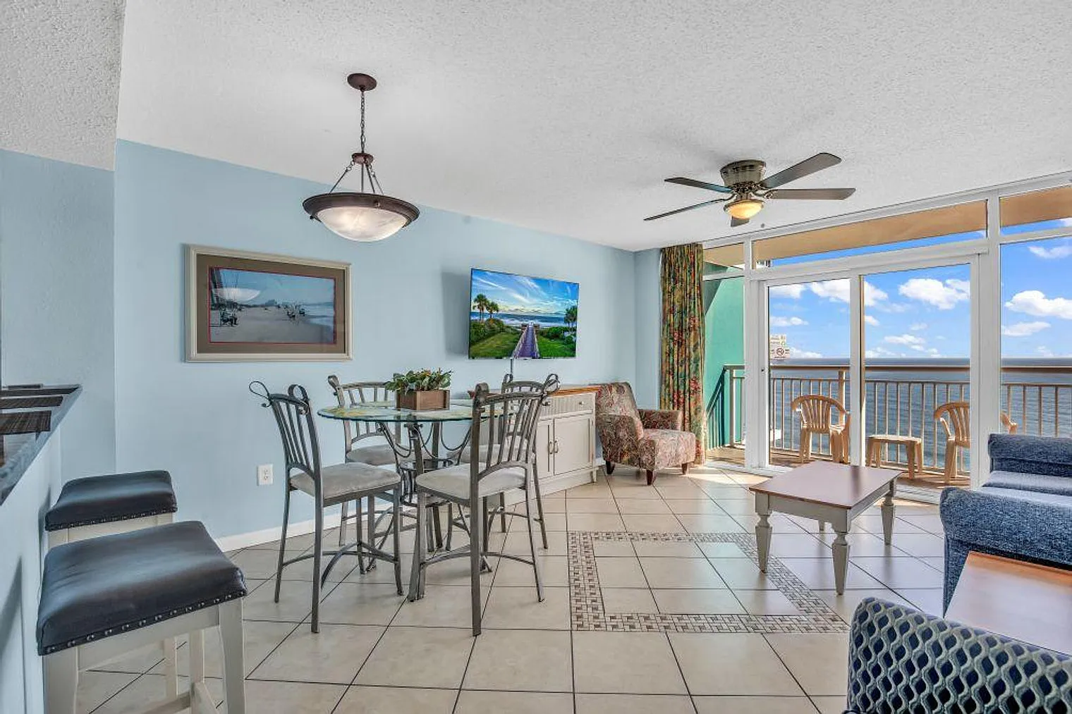 2 bed, 2.0 bath, 990 sqft, $4,523 — Photo 2