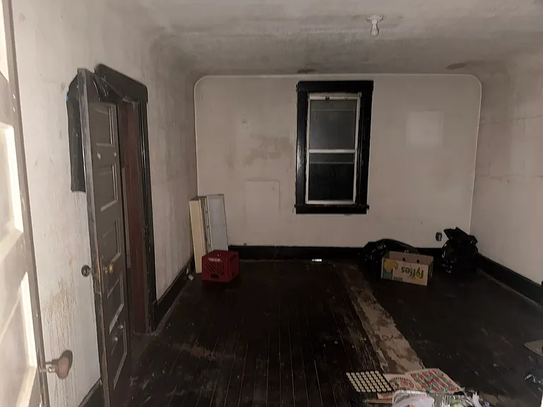 926 S Greenlawn Ave — Photo 7