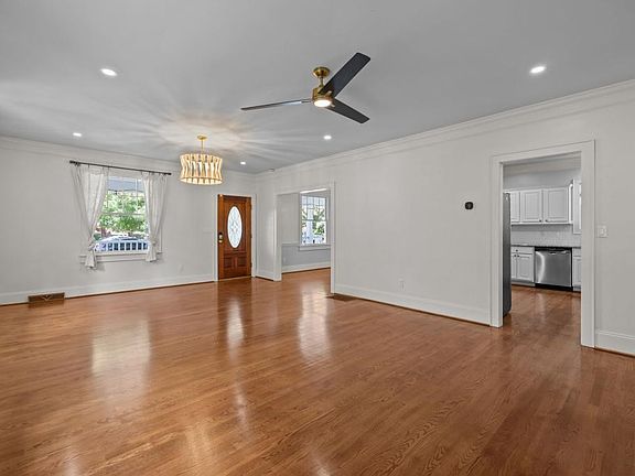 5th image of 1705 Fountain View St