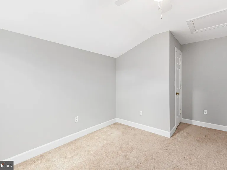 1445 Heatherstone Dr — Photo 27