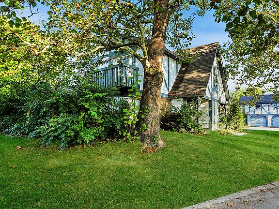 5th image of 3692 Tudor Park Dr