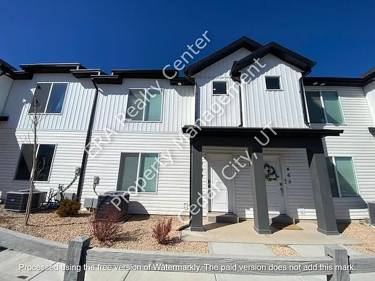 573 S May Dr — Photo 1