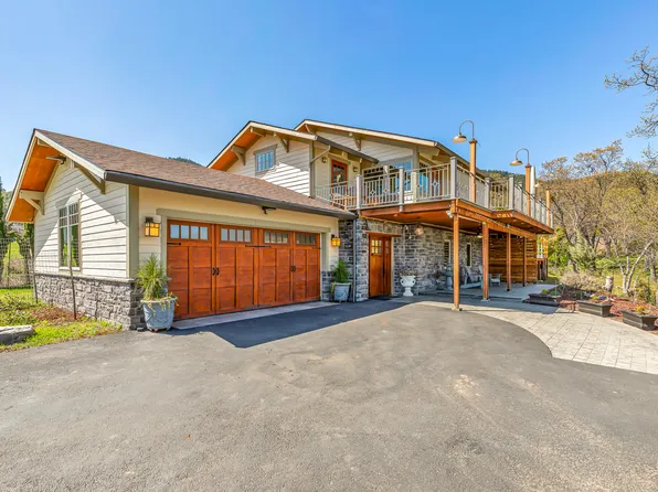 400 Mowetza Dr, Ashland, OR 97520