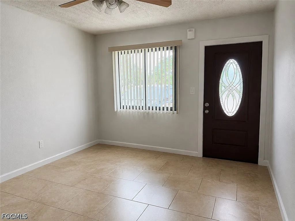 4 bed, 2.0 bath, 1620 sqft, $3,600 — Photo 2