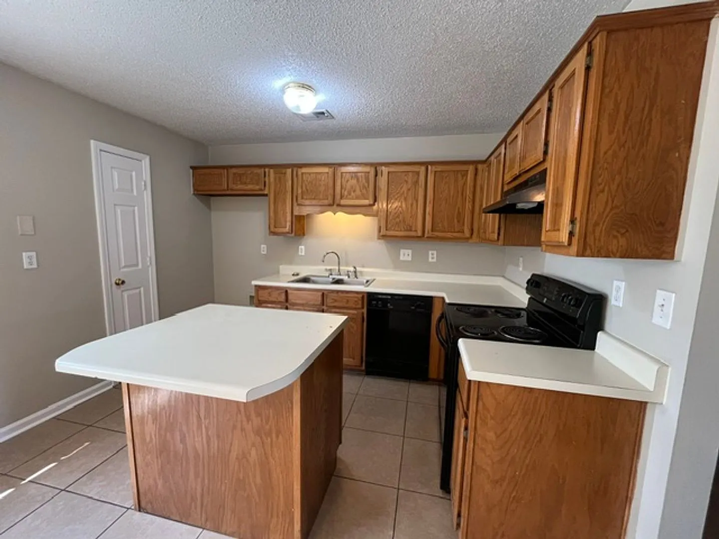 Renovated 2 Bedroom 2 Bath Home for Rent! — Photo 3