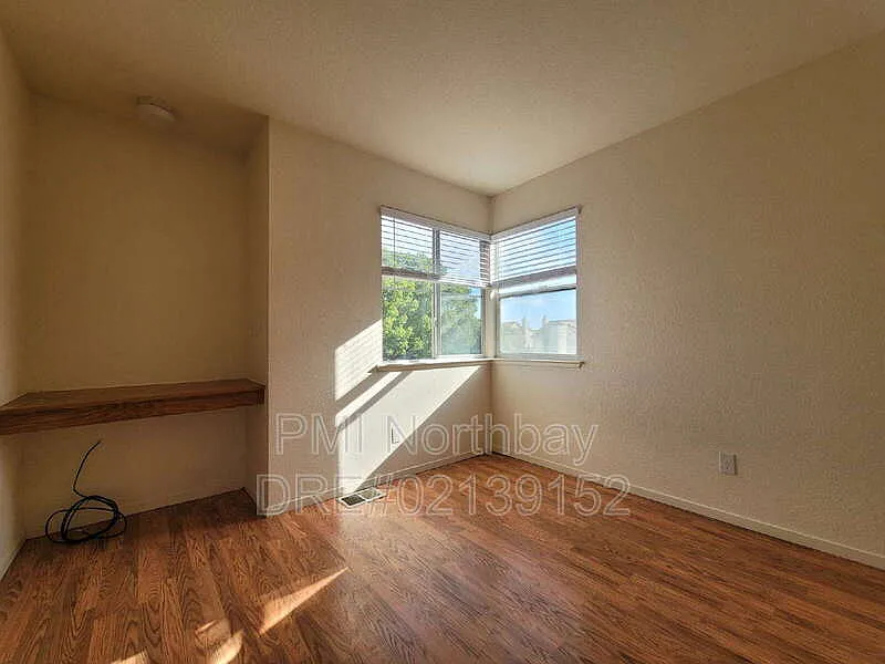3 bed, 2.0 bath, 1370 sqft, $2,900 — Photo 4