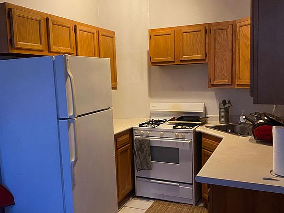 2nd image of 610 N Elizabeth St Floor 1