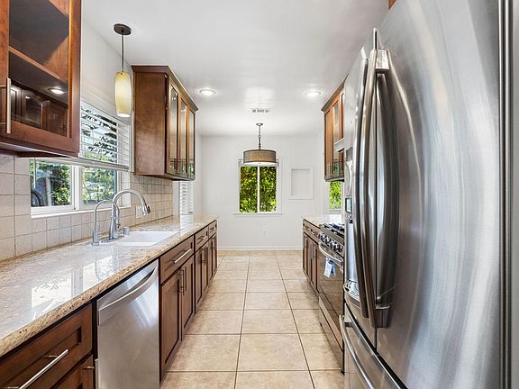 5th image of 3127 Thurin Ave