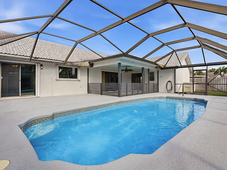 9284 Laurel Green Dr — Photo 34