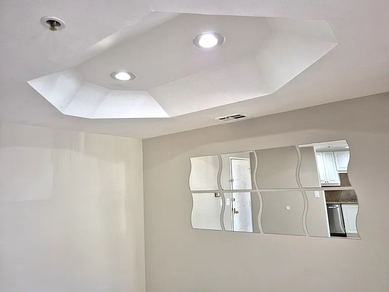 335 S Sierra Madre Blvd — Photo 3