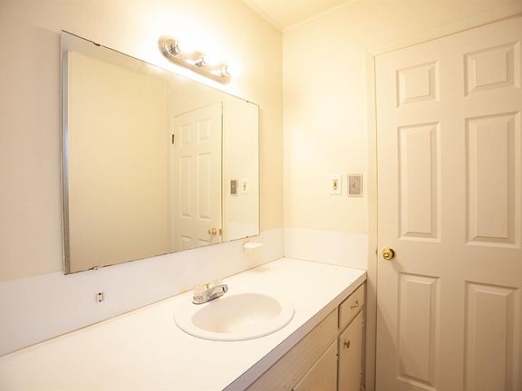 5th image of 2100 Virginia Dr #B