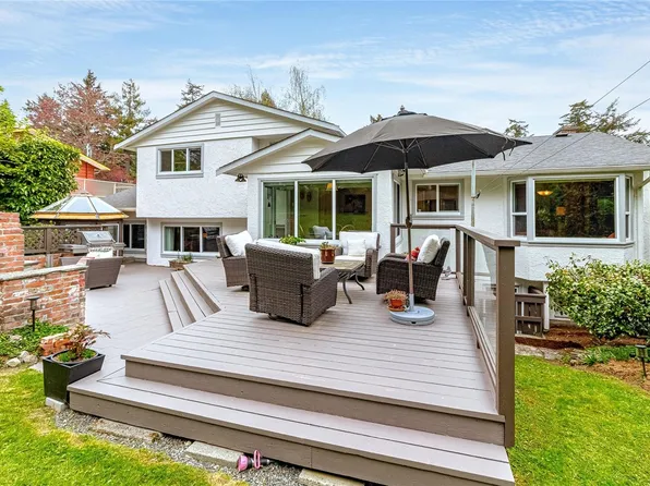 2441 Sutton Rd, Saanich, BC V8N 1J1