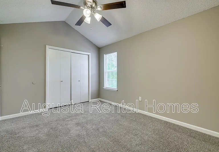 146 Chalet North Ct #146 — Photo 25
