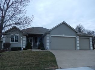 2421 SW Camelot Pl, Topeka, KS 66614