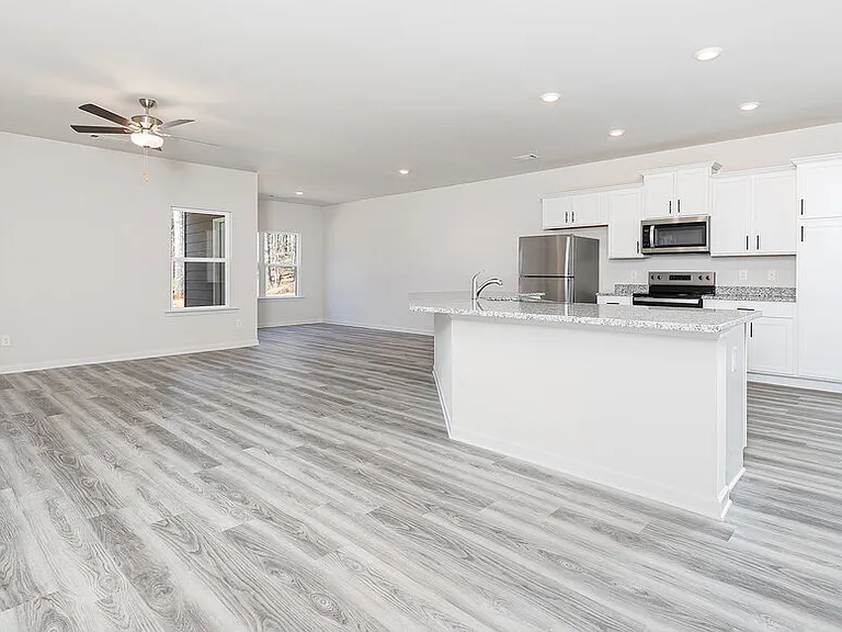 641 Mackenzie Cv — Photo 7