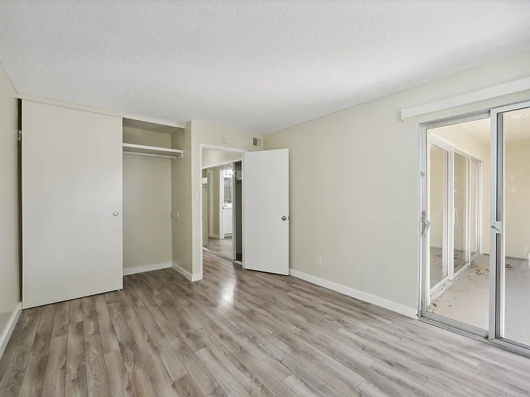 1406 Henry Street — Photo 14