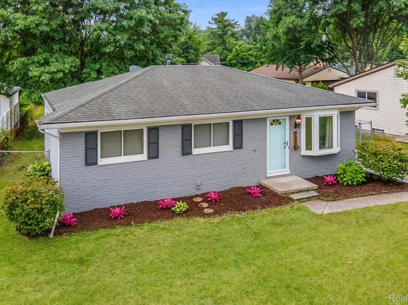 21966 Flanders St, Farmington Hills, MI 48335
