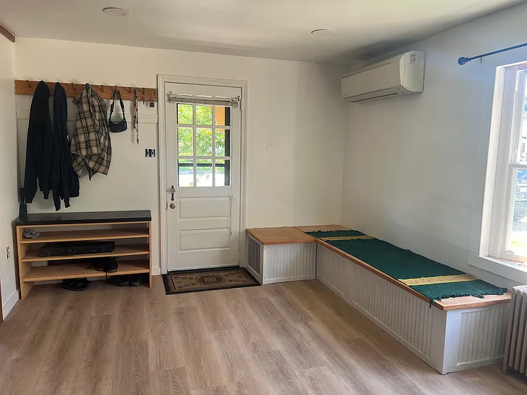 1133 Valley View Rd — Photo 3