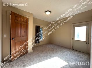 512 Elmwood Ct, Kalamazoo, MI 49007