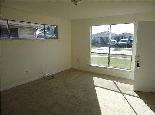 4th image of 1361 Dogwood Dr