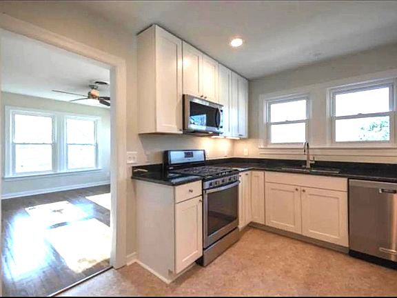 4th image of 1415 Newfield Ln