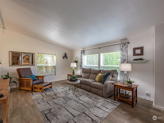 5th image of 6623 239th Avenue E #32