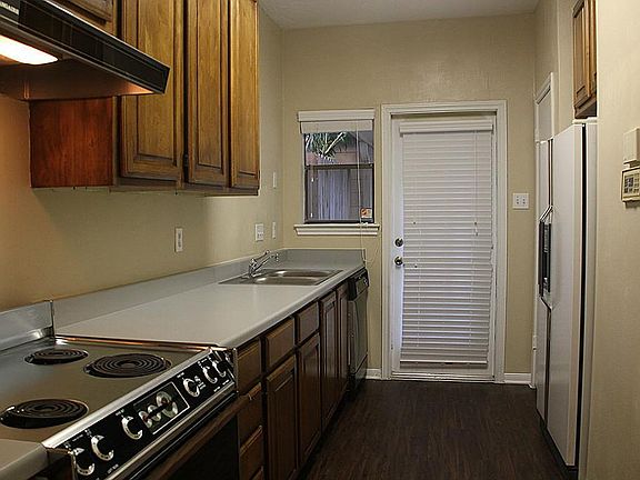 5th image of 1022 Memorial Village Dr #128