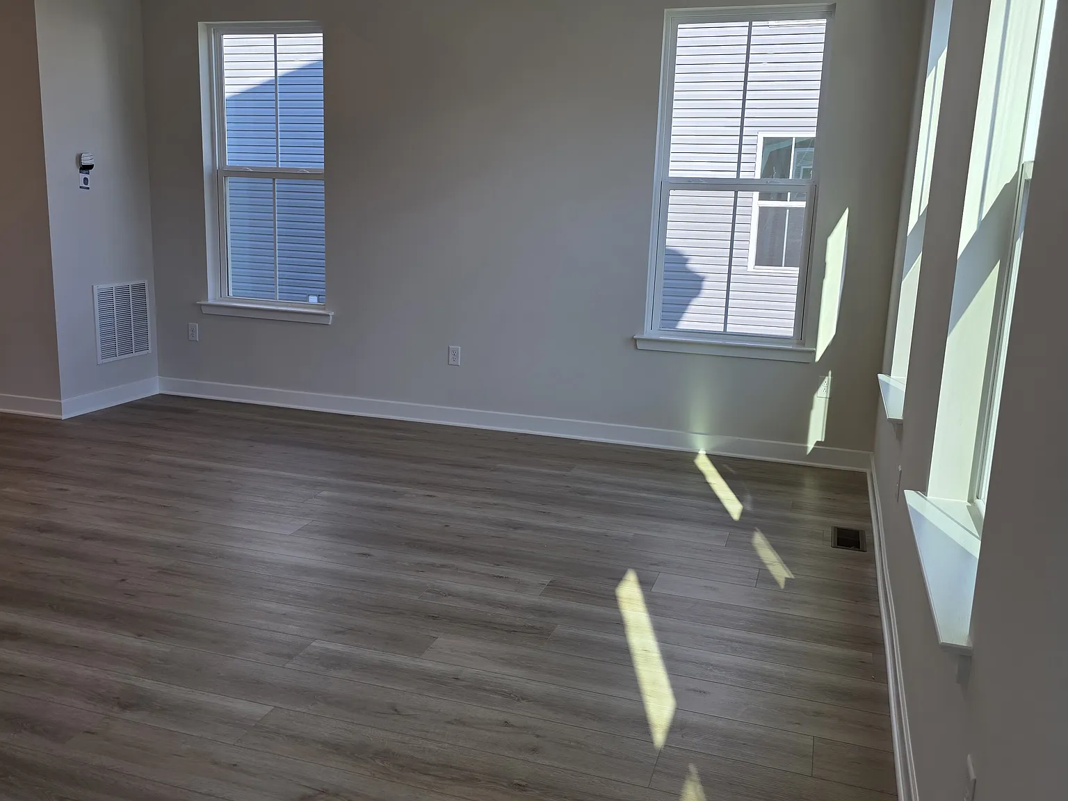 4 bed, 3.5 bath, 2300 sqft, $3,699 — Photo 2