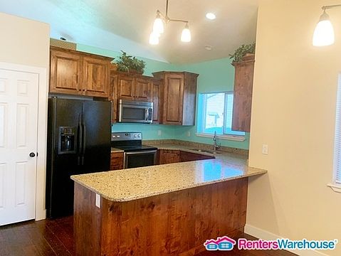 3rd image of 640 W Northlake Dr