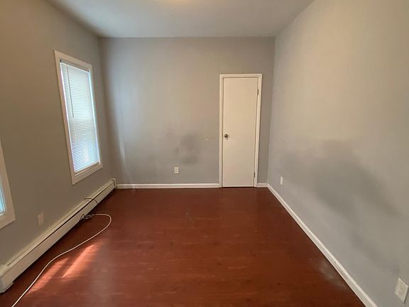 4th image of 439 S Clinton St Floor 1