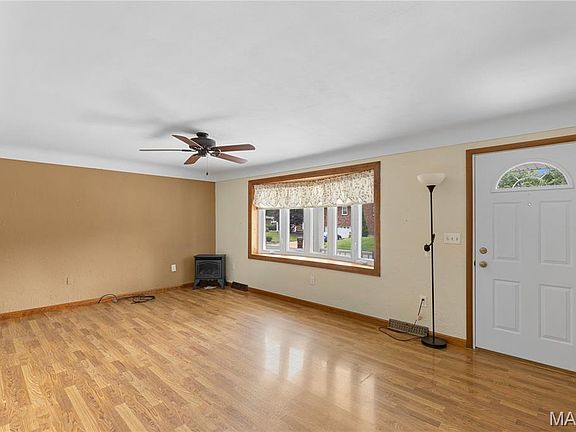 3rd image of 206 Stolze Dr