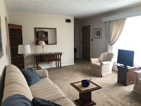 5th image of 24 Villa Dr