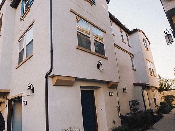 2nd image of 551 Calle Cielo