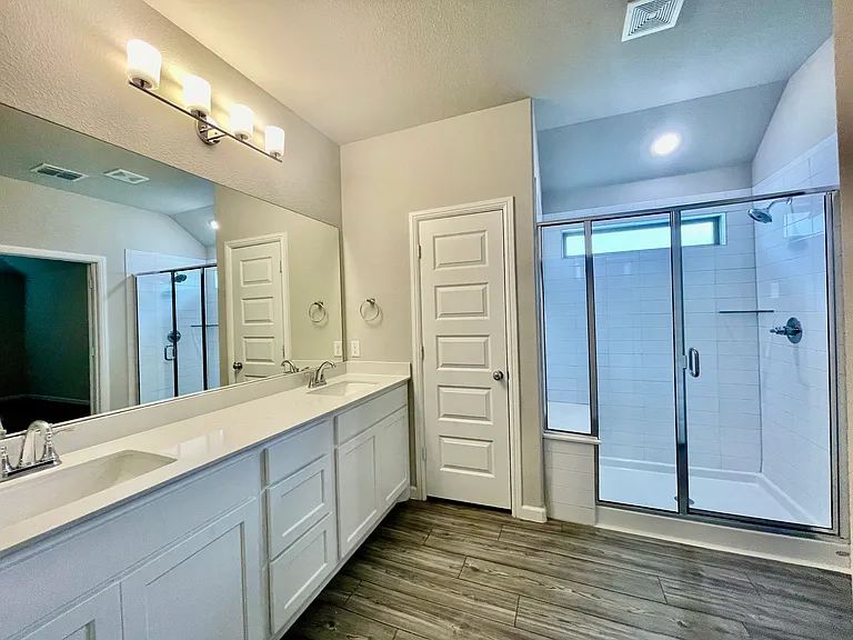 525 Ardsley Ln — Photo 17