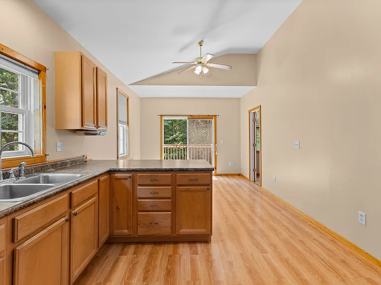 10B Old Kings Hwy #B — Photo 8