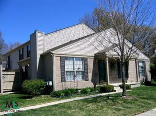 100 Pine Tree Ridge Dr, Waterford, MI 48327