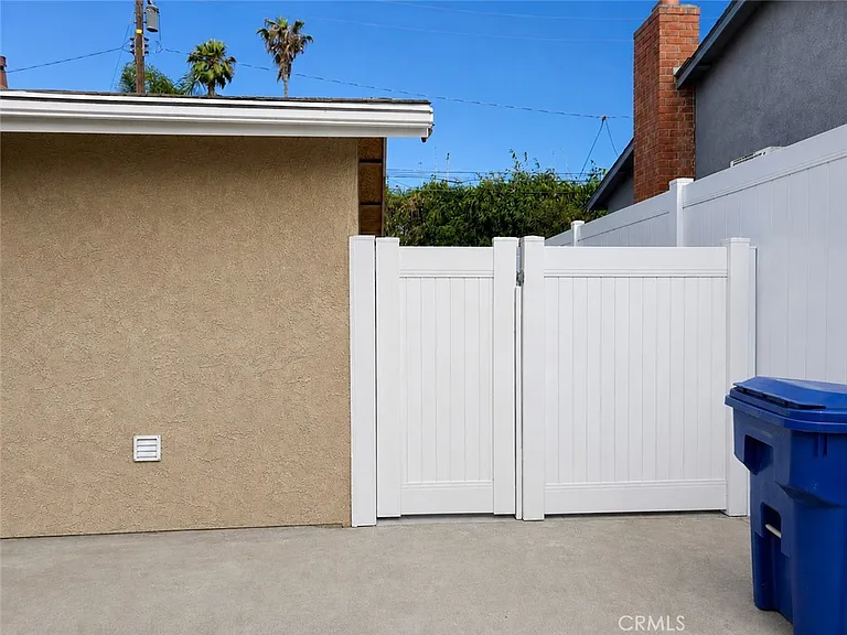 2640 Batson St #B — Photo 5