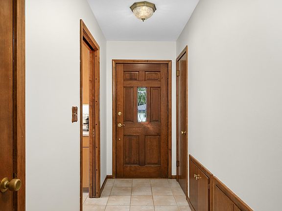 4th image of 5703 Oakview Ln