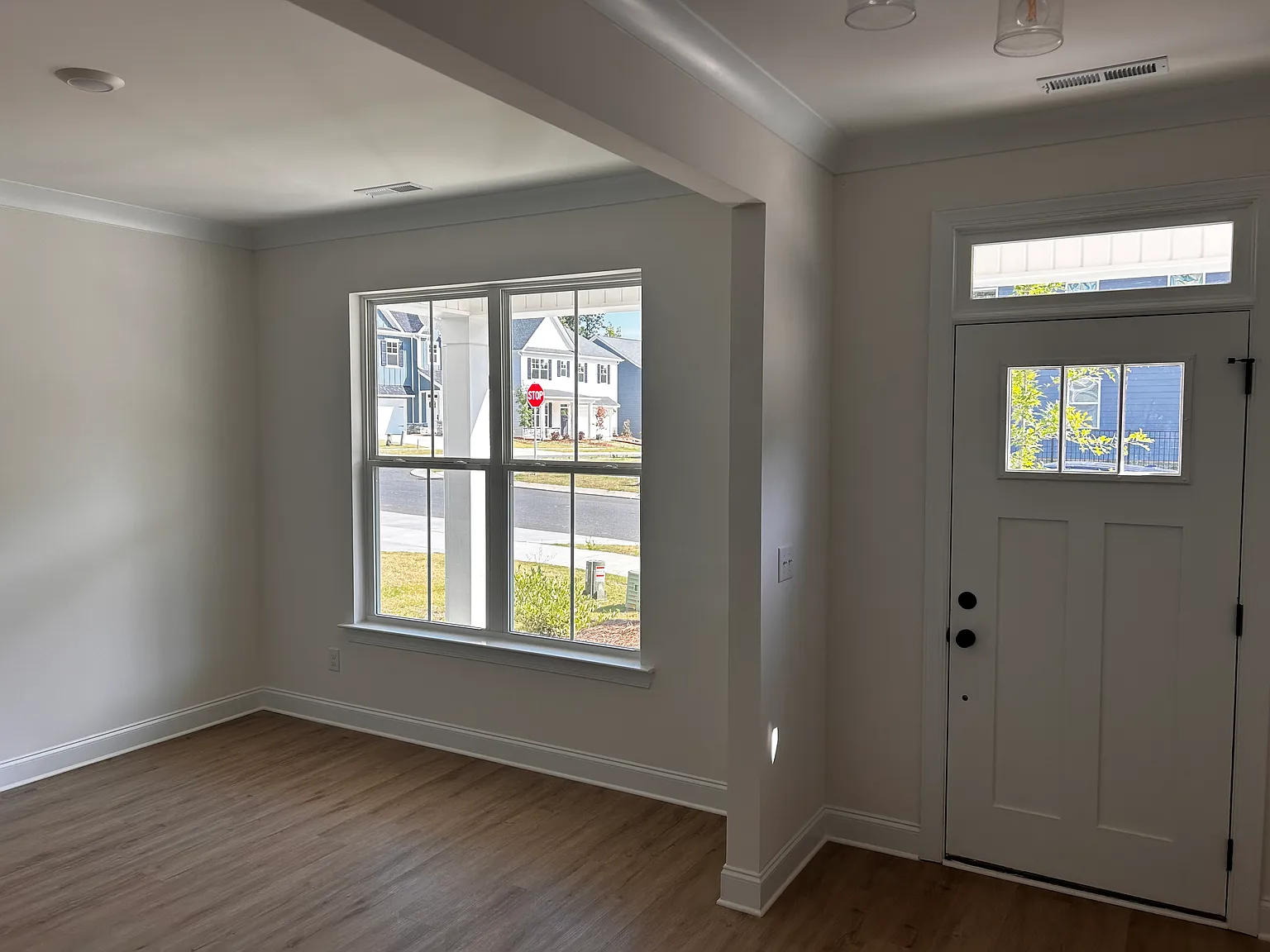4 bed, 2872 sqft, $3,425 — Photo 3