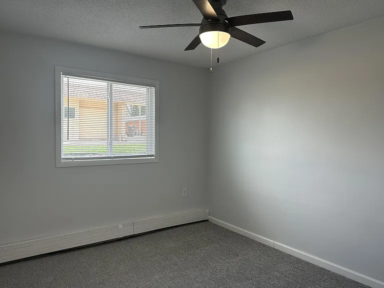633 Agnes St — Photo 5