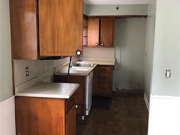 4th image of 104 King St
