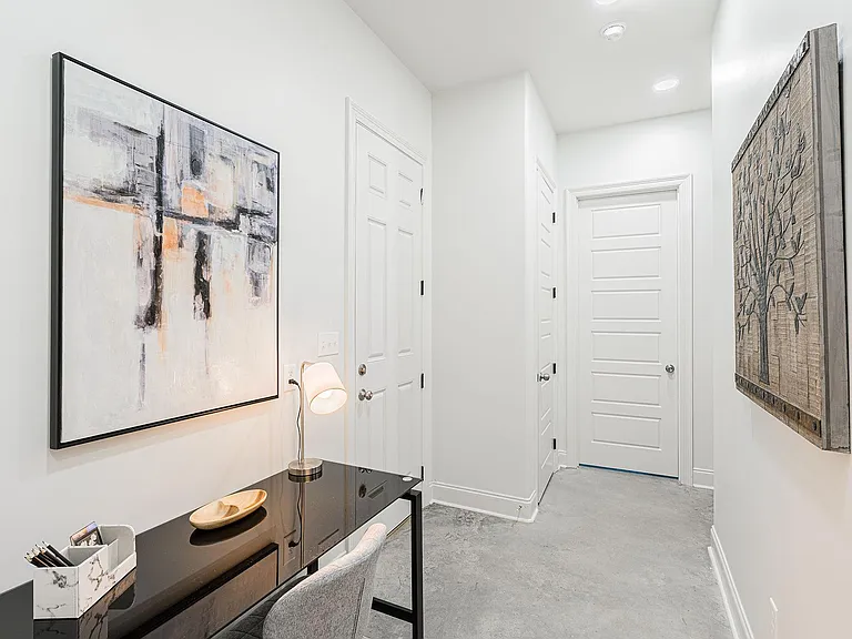 406 E Martial Ave — Photo 8